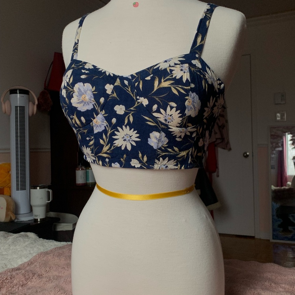 Navy Floral Crop Top W Adjustable Straps (Free Shipping Bought With Baby Blue;)💙